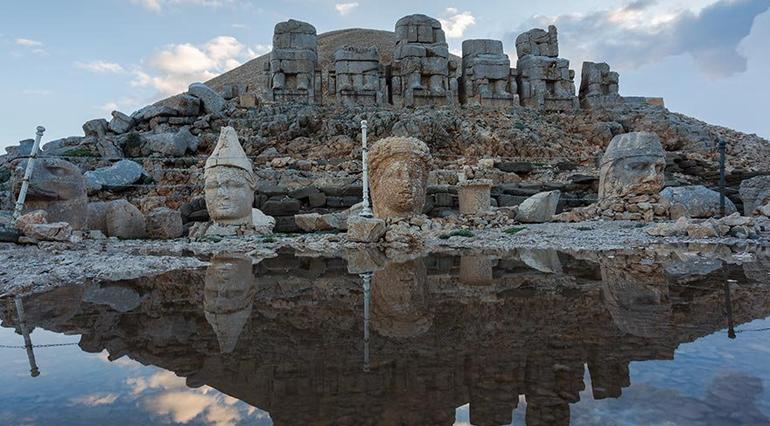 Gizemi hâlâ çözülemeyen Nemrut Dağı