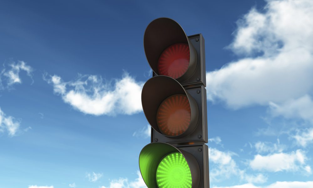 Светофоры всегда зеленые. Светофор. Зеленый светофор. Свет светофора. Зеленый сигнал светофора.