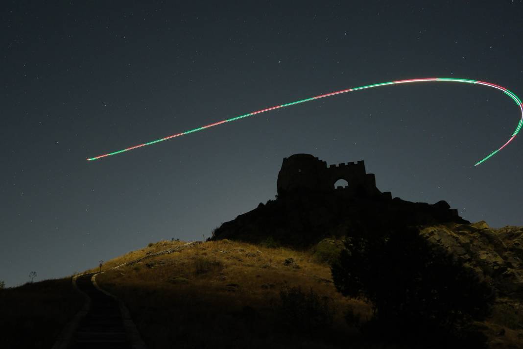 700 yıllık Kov Kalesi'nde perseid meteor yağmuru 3