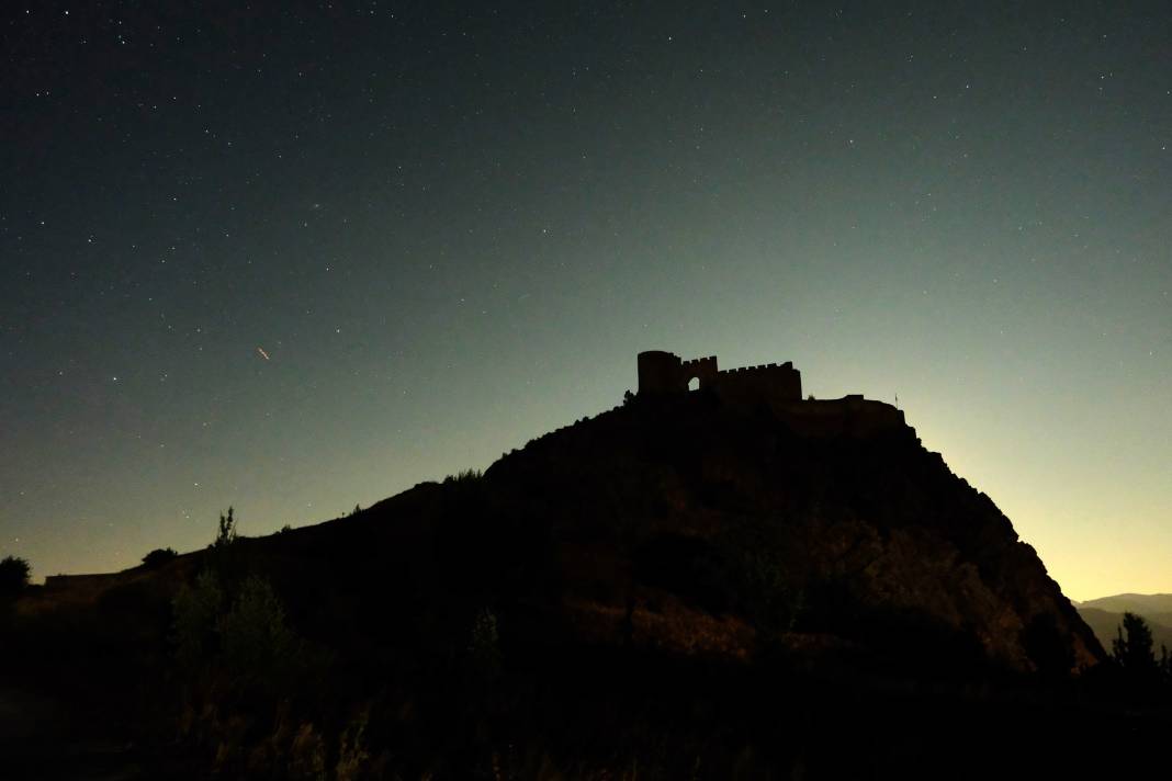 700 yıllık Kov Kalesi'nde perseid meteor yağmuru 1
