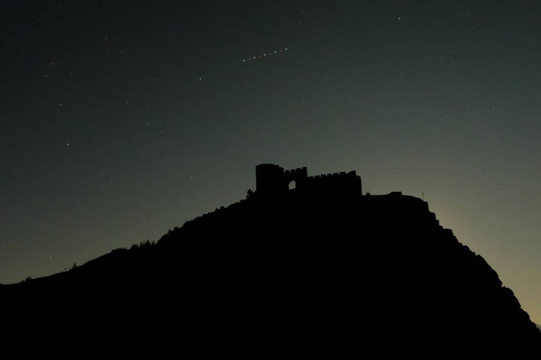 700 yıllık Kov Kalesi'nde perseid meteor yağmuru 5