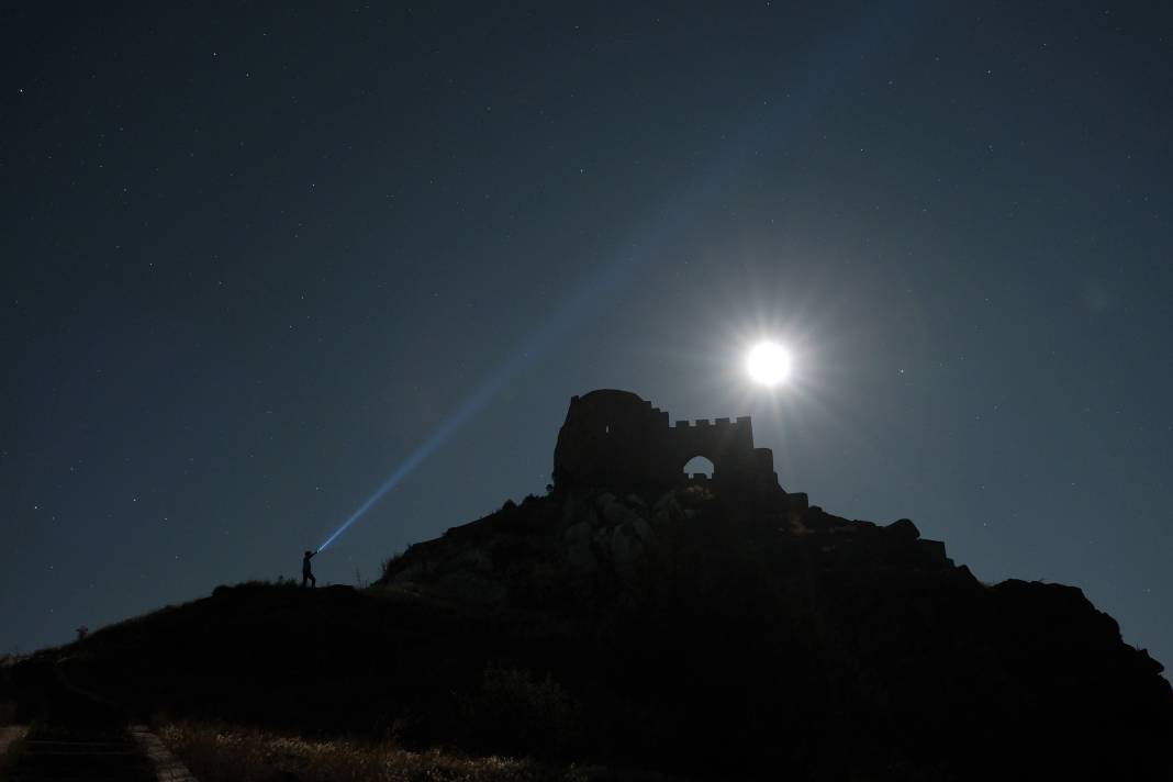 700 yıllık Kov Kalesi'nde perseid meteor yağmuru 8