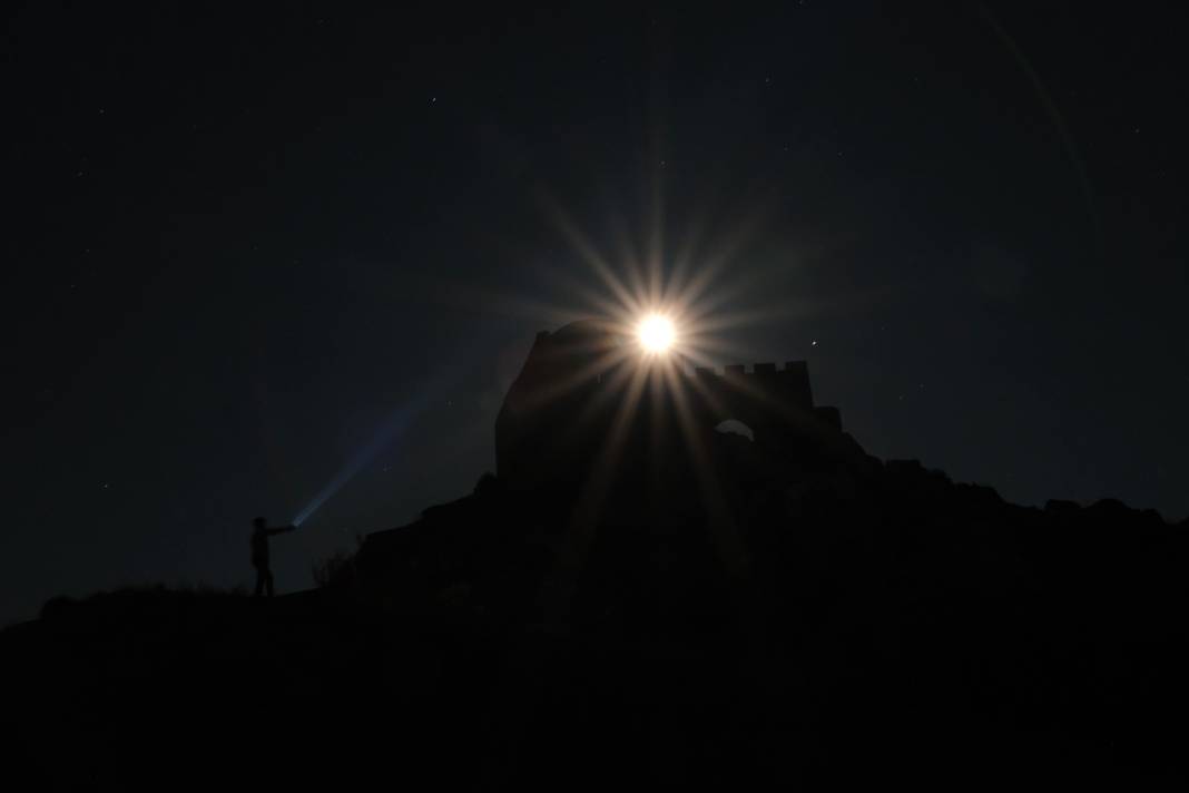 700 yıllık Kov Kalesi'nde perseid meteor yağmuru 7