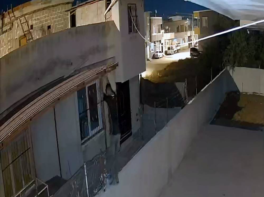 Adana’da film gibi hırsızlık! Duvardan tırmandı kapıdan çıktı: Savunması ‘pes’ dedirtti