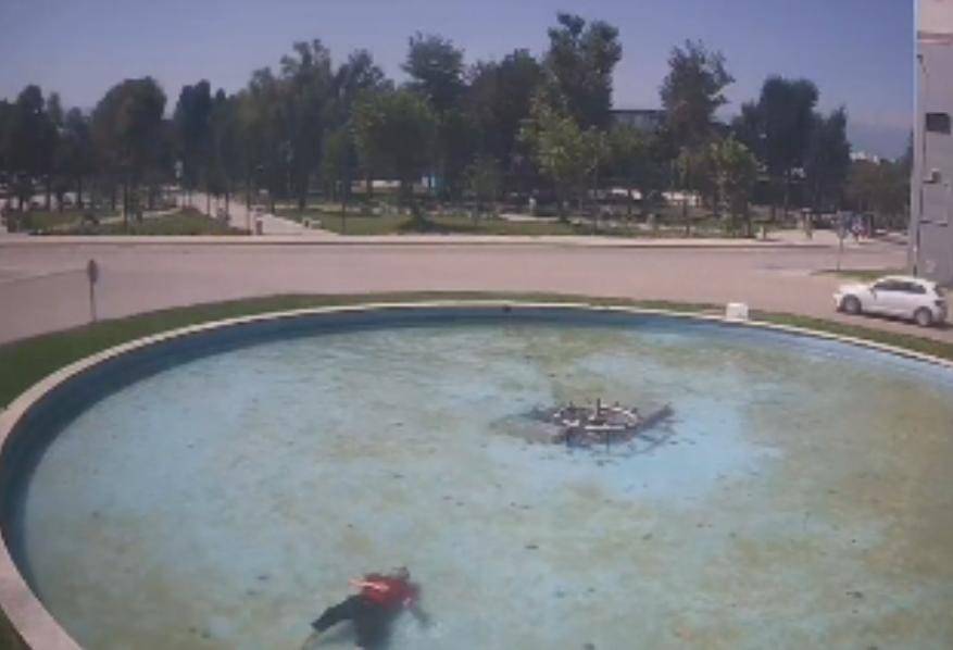 Bursa'da havuzda ölüm kalım anları! İmdadına polis yetişti