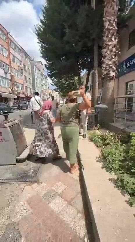 İETT Otobüsünde kavga! Biber Gazı ve panik: Görüntüler şok etti