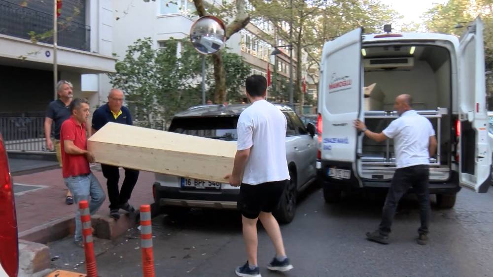 İtfaiye ve polis kapıyı açtı! Şişli’de Profesör evinde ölü bulundu