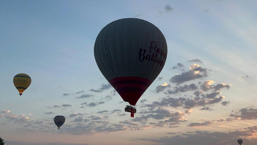 Kapadokya'da 30 Ağustos coşkusu! Balonlar Türk bayrakları ile havalandı