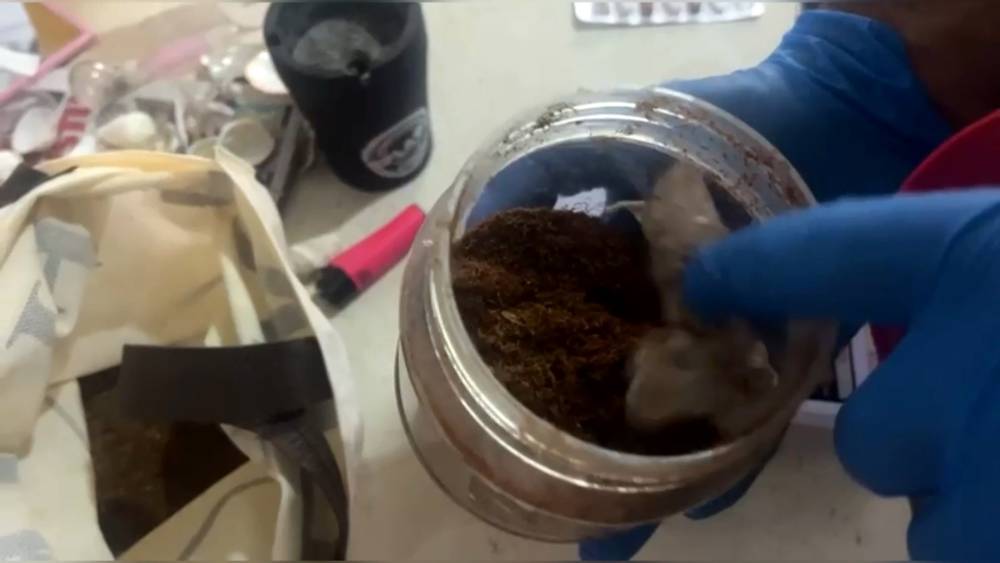 Kilerdeki sır fasulye kovasında bulundu