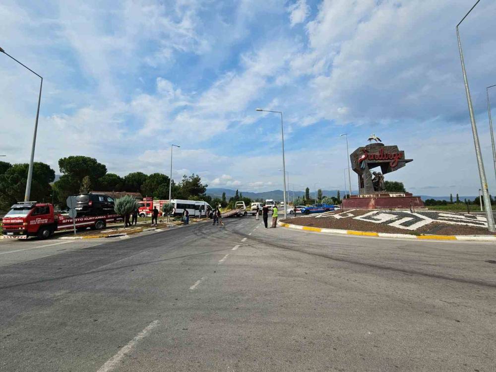 Sındırgı’da trafik kazası: 4 yaralı