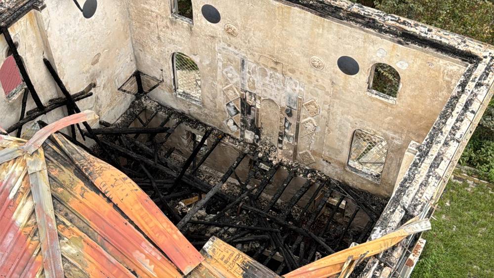 Tarihi cami alev topuna döndü