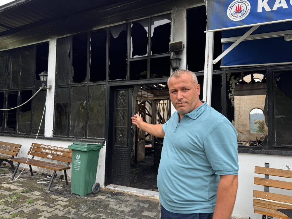 Tarihi cami alev topuna döndü