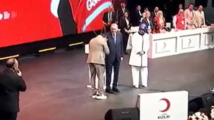 Sinan Akçıl'ın Erdoğan'ın elini öpmesi sosyal medyada gündem oldu