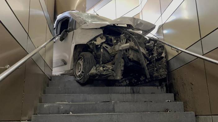 Metro İstasyonu’nda şok görüntü! Bursa'da görünmez kaza gerçekleşti