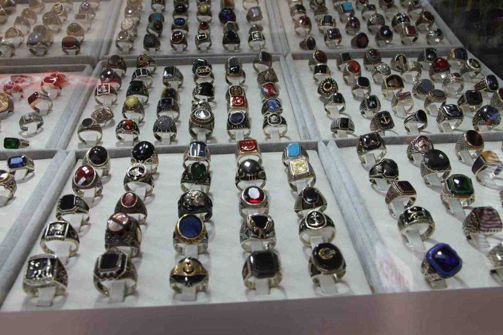 Altın fiyatları yükseliyor, gümüş parlıyor! Yatırım zamanı mı?