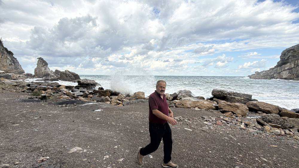 Amasra'da fırtına! Dalga boyu 5 metreye ulaştı