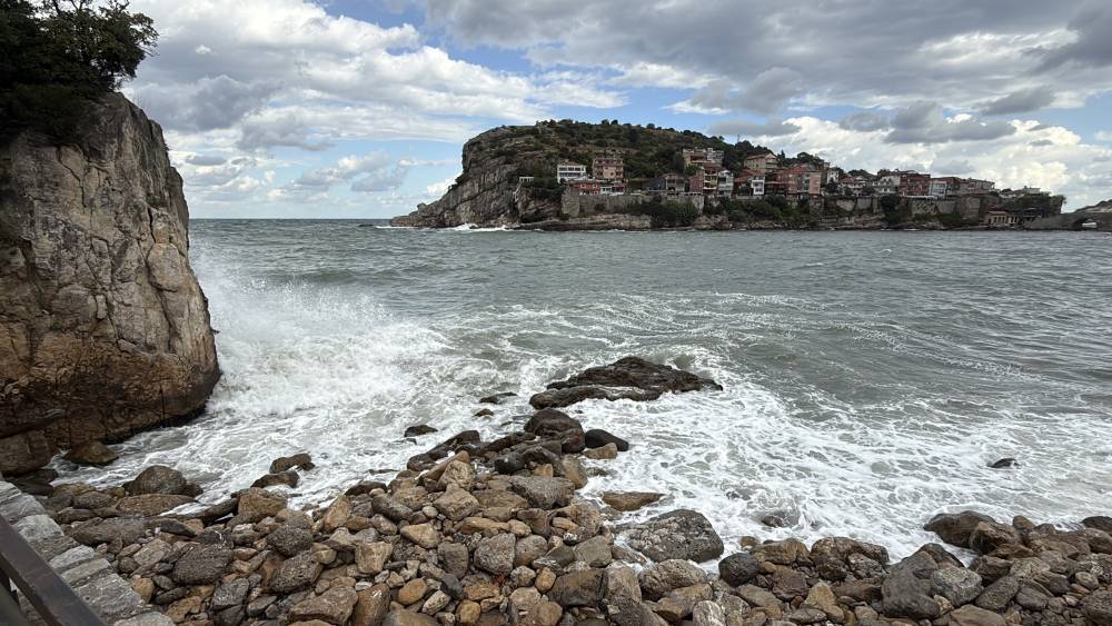 Amasra'da fırtına! Dalga boyu 5 metreye ulaştı