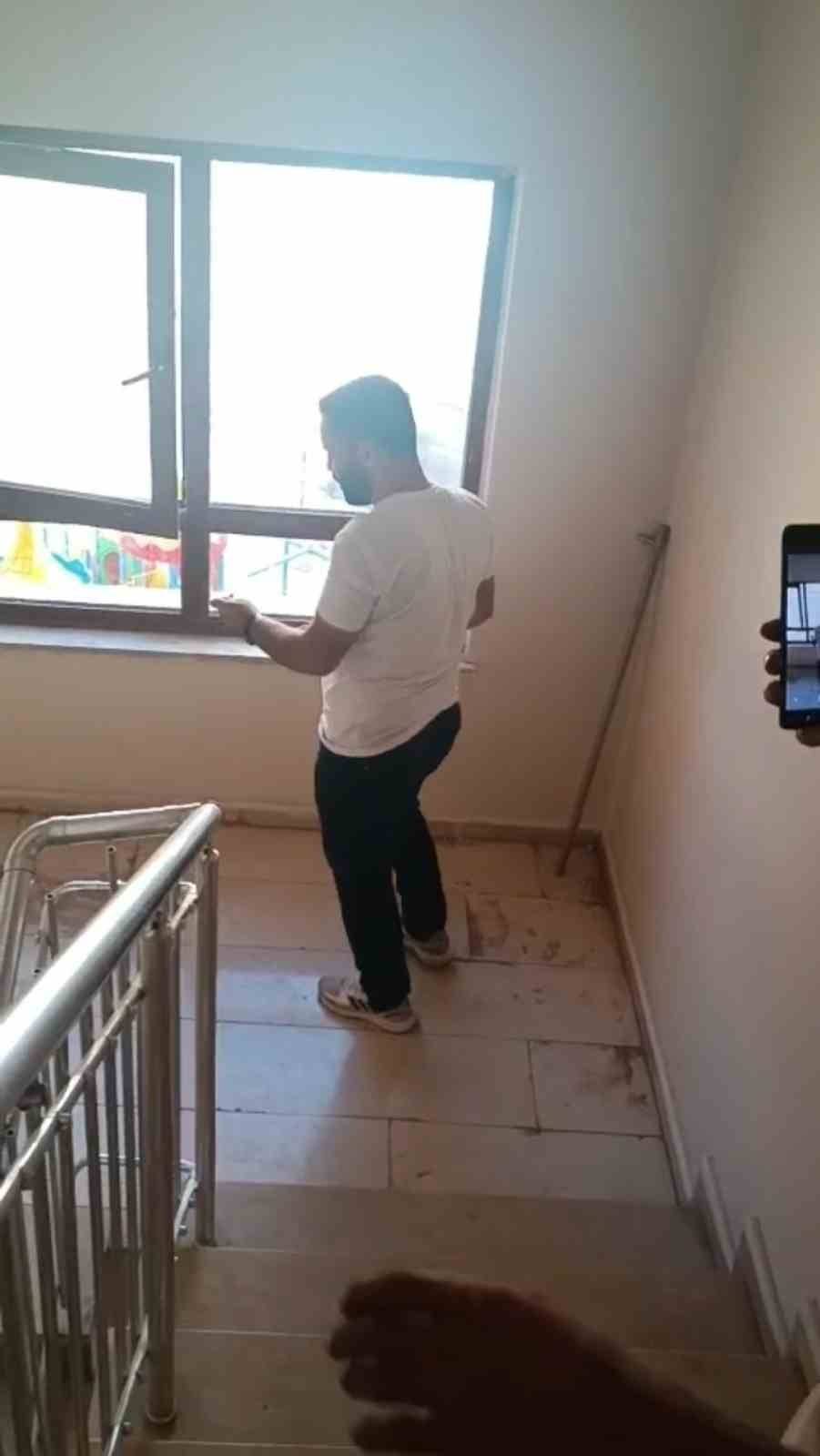 Apartmanda yılan paniği! Şırnak’ta sürpriz misafir 4. kata çıktı: İşte o anlar