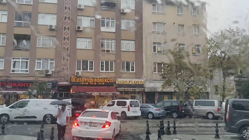 İstanbul’da beklenen yağmur yağdı! Vatandaşlar hazırlıksız yakalandı