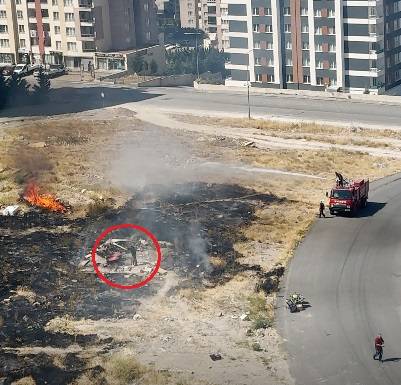 İtfaiye alevlerle savaştı! Kadın pes etmedi: Hiç durmadan salçasını karıştırdı