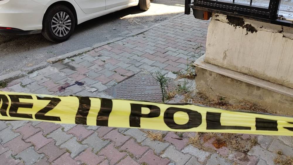 Kız meselesi ölüm getirdi! Sultangazi’de bıçaklı vahşet!