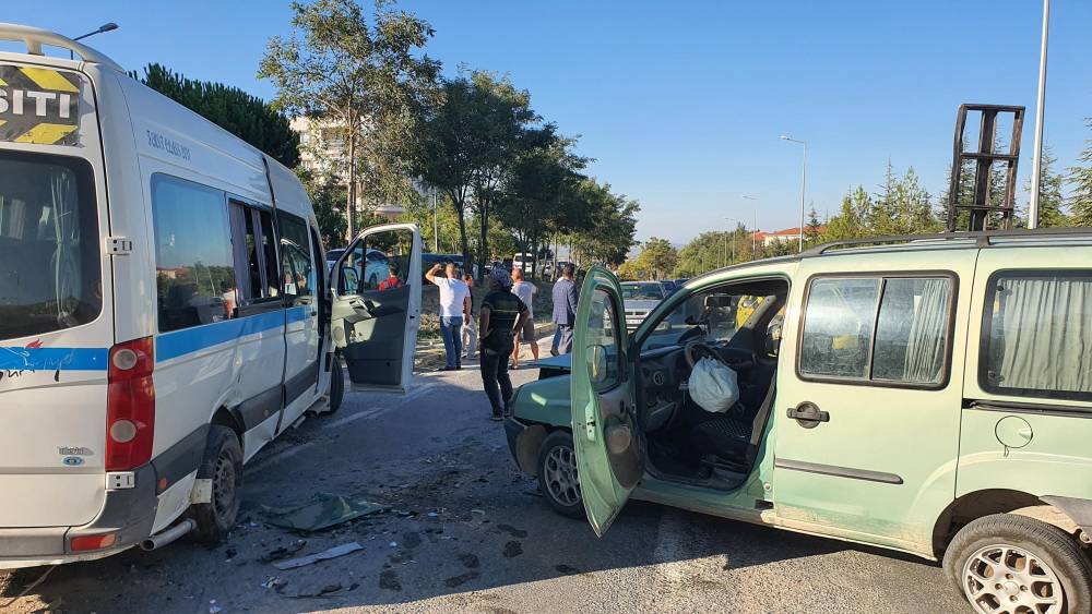 Manisa’da servis faciası! Öğrenciler ölümden döndü