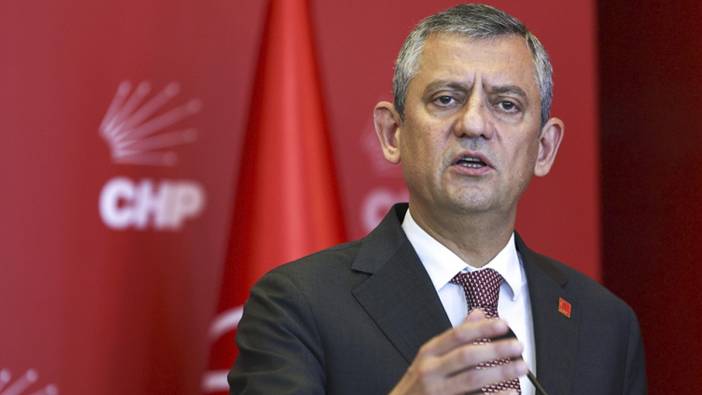 Özgür Özel'den Bülent Arınç'a olay sözler: Partim darbe dönemlerini aratmayacak bir saldırı altında