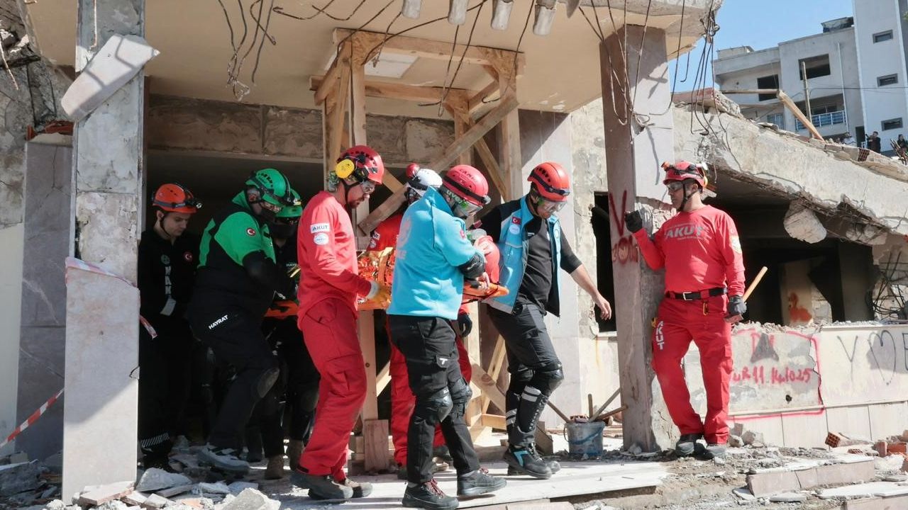 66 Buyuklugunde Deprem Tatbikati Izmirde 1299 Personel 230 Arac Ve Ekipman Katildi (4)