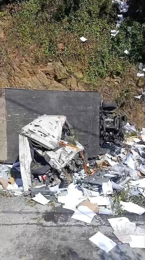 Kamyon savrulup alt yola uçtu! Sarıyer’de korkunç kaza