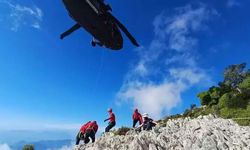 Kayalıklara çarpan paraşütte 1 kişi hayatını kaybetti