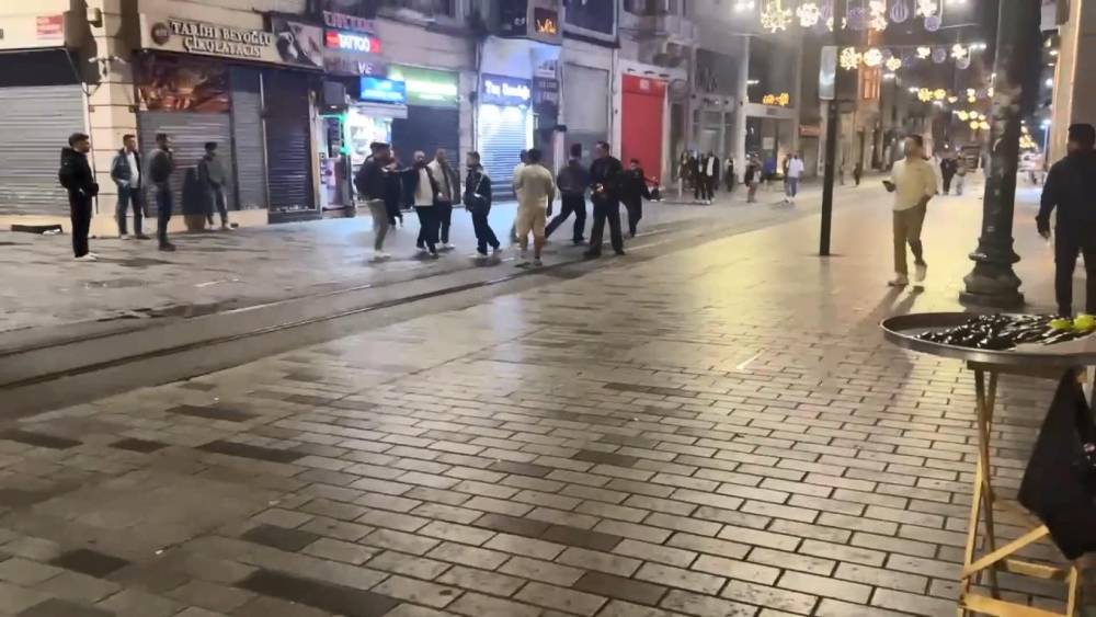 Sözlü tacize cevap yumrukla geldi! Ellerinden zor kurtuldu