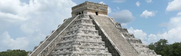 itza maya pyramid mexico